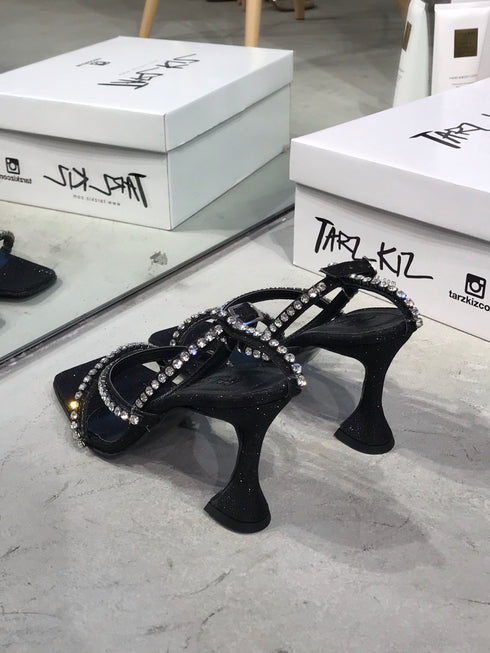 TUVANA SİYAH KRİSTAL TAŞLI TOPUKLU SANDALET